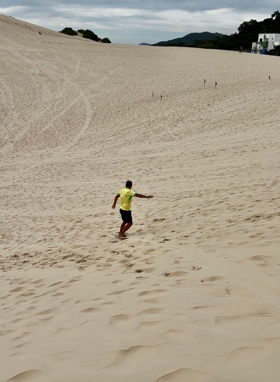 Sandboard en las dunas de Joaquina en Florianópolis